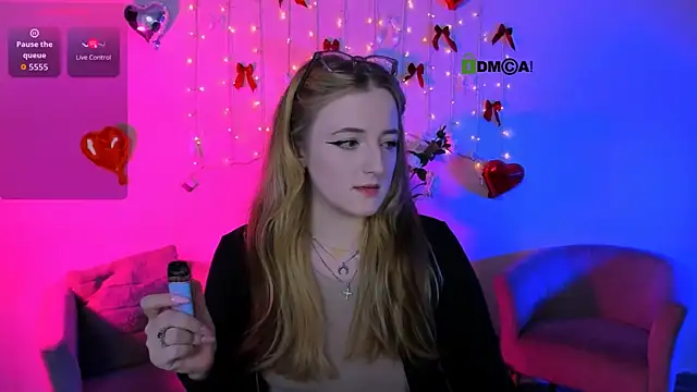 luna berryy online show from April 2026 07:20:02 PM