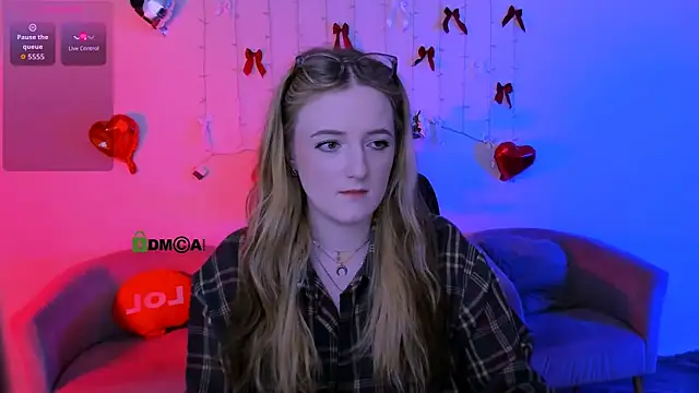 luna berryy online show from April 2026 07:17:01 PM