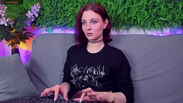 Snapshot of AprilAvery chatting on March 2025 07:22:02 PM AprilAvery online show from March 2025 07:22:02 PM