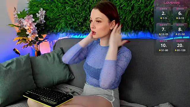 Snapshot of AprilAvery chatting on October 2025 04:29:02 PM AprilAvery online show from October 2025 04:29:02 PM