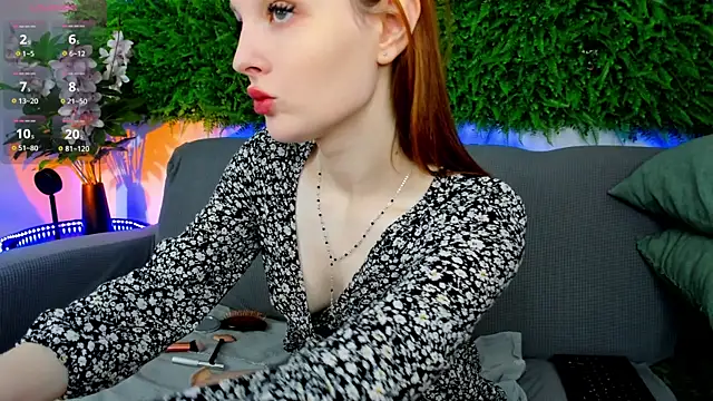 Snapshot of AprilAvery chatting on November 2025 04:18:01 PM AprilAvery online show from November 2025 04:18:01 PM