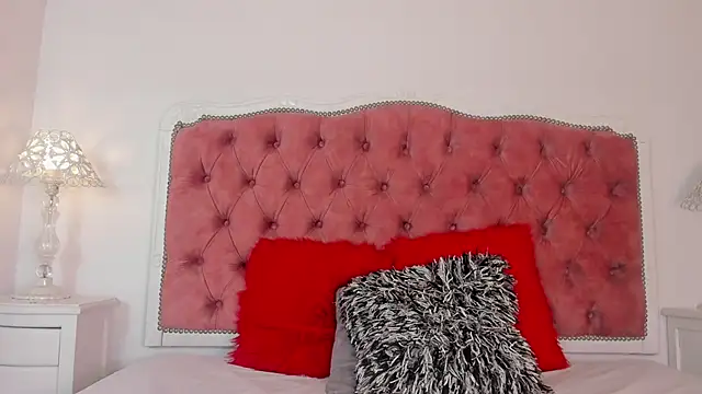 Snapshot of amberlitle chatting on September 2025 04:01:02 PM amberlitle online show from September 2025 04:01:02 PM