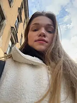 Snapshot of KitteCat chatting on October 2025 09:32:02 AM KitteCat online show from October 2025 09:32:02 AM