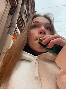 Snapshot of KitteCat chatting on November 2025 09:46:02 AM KitteCat online show from November 2025 09:46:02 AM