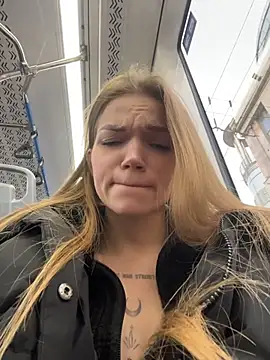 Snapshot of KitteCat chatting on November 2025 11:03:02 AM KitteCat online show from November 2025 11:03:02 AM