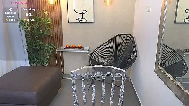 Sharlotte Milk online show from November 2025 11:04:01 AM