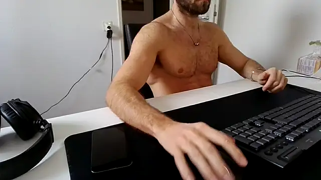 alpha-hunk online show from January 2026 11:28:02 AM