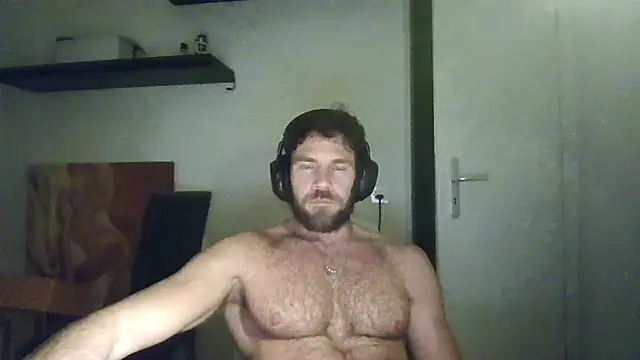 alpha-hunk online show from October 2025 08:42:01 PM