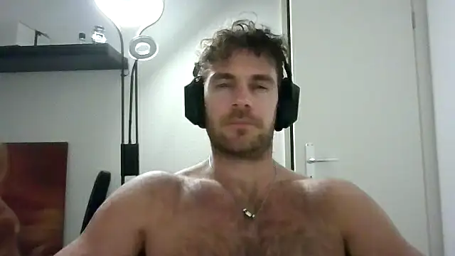 alpha-hunk online show from November 2025 10:03:02 PM