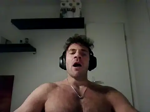 alpha-hunk online show from November 2025 09:19:02 PM