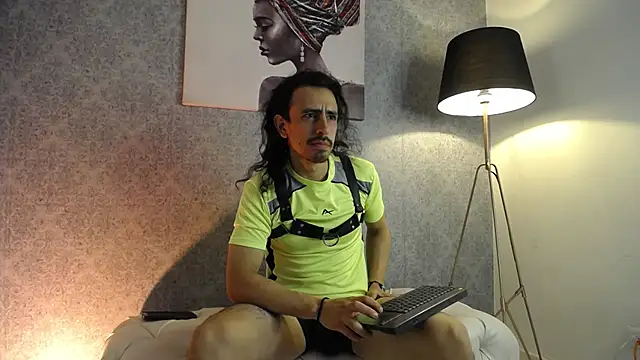 Sr Magnus  online show from March 2025 03:56:02 AM