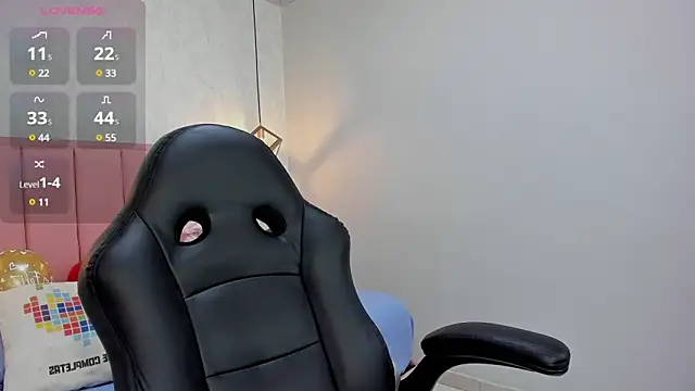 MAYROBERTSS online show from February 2025 12:22:02 PM