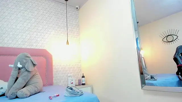 MAYROBERTSS online show from March 2025 12:54:01 PM