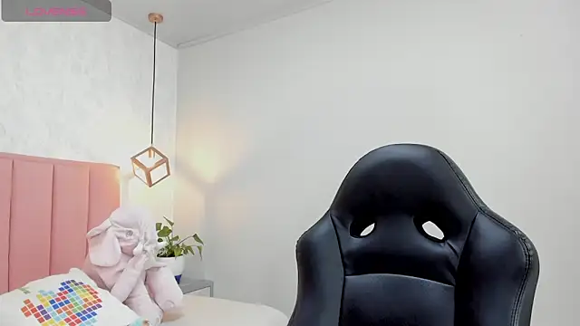 MAYROBERTSS online show from January 2025 12:28:02 PM