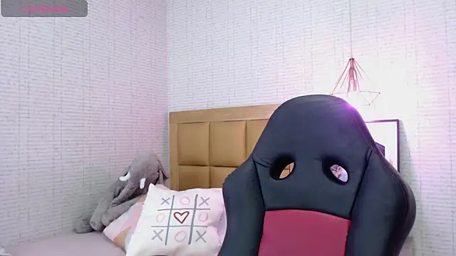 MAYROBERTSS online show from February 2025 12:38:01 PM