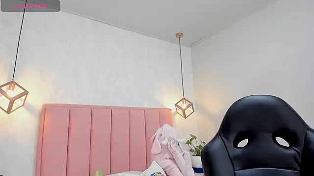 MAYROBERTSS online show from January 2025 12:22:01 PM