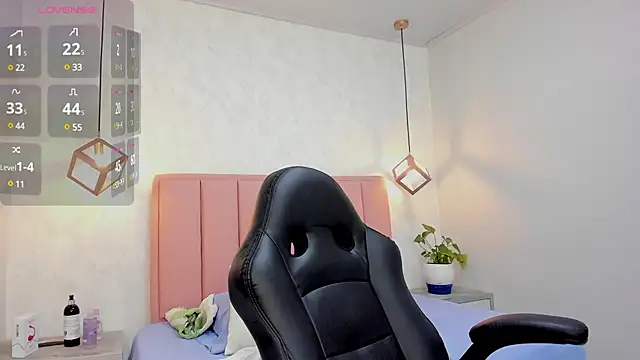 MAYROBERTSS online show from January 2025 12:27:01 PM