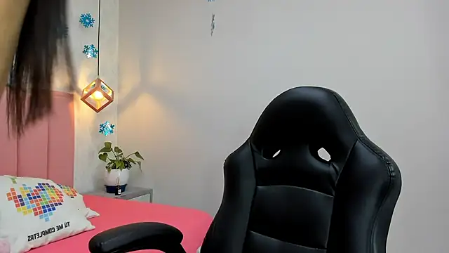 MAYROBERTSS online show from January 2025 12:19:02 PM