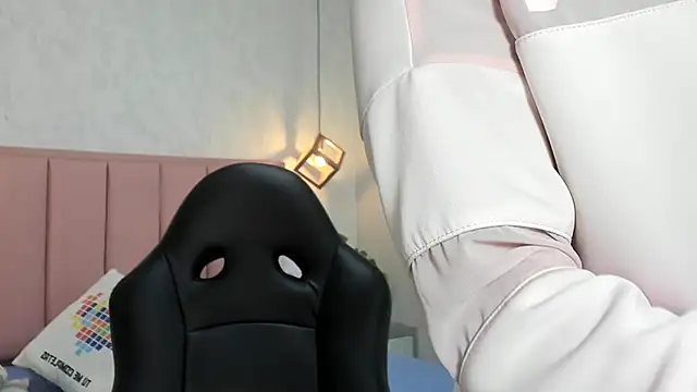 MAYROBERTSS online show from January 2025 12:35:01 PM