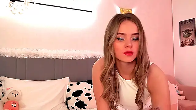 Snapshot of SIlviaBeyt chatting on October 2025 09:14:02 PM SIlviaBeyt online show from October 2025 09:14:02 PM