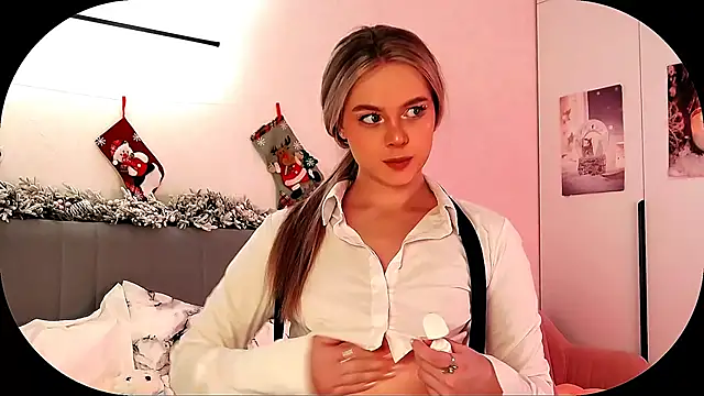 Snapshot of SIlviaBeyt chatting on December 2025 08:24:02 PM SIlviaBeyt online show from December 2025 08:24:02 PM