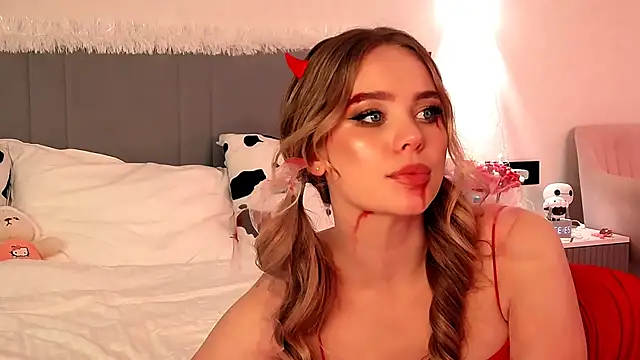 Snapshot of SIlviaBeyt chatting on October 2025 08:38:01 PM SIlviaBeyt online show from October 2025 08:38:01 PM