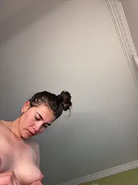 aurora divine online show from November 2025 01:23:01 PM