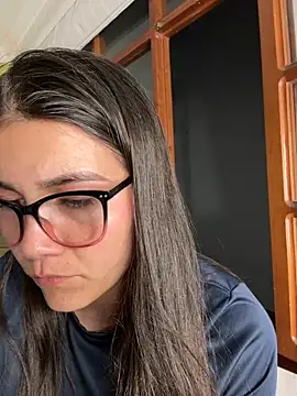 aurora divine online show from October 2025 12:12:02 AM