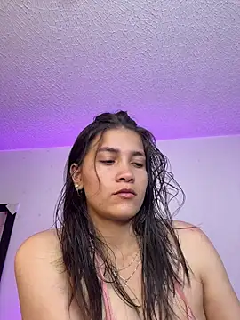 aurora divine online show from April 2026 06:58:02 PM