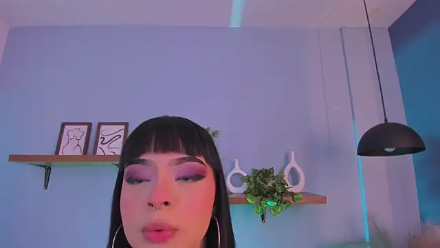 maddy walker online show from November 2025 12:21:02 PM