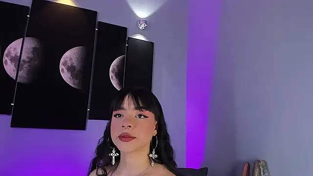 Snapshot of maddy_walker chatting on January 2025 08:32:01 PM maddy walker online show from January 2025 08:32:01 PM