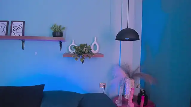 maddy walker online show from November 2025 01:26:02 PM