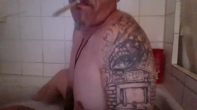 Snapshot of CandiedPompano chatting on July 2026 05:25:01 AM CandiedPompano online show from July 2026 05:25:01 AM