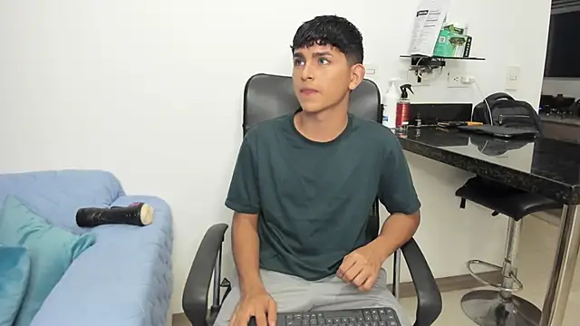 Snapshot of Lyam_ap chatting on February 2025 06:08:01 AM Lyam ap online show from February 2025 06:08:01 AM