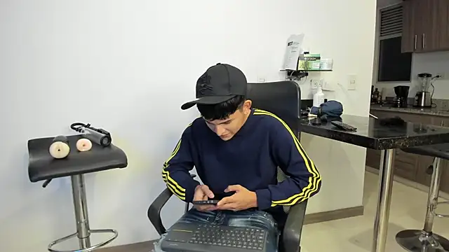 Snapshot of Lyam_ap chatting on January 2025 08:02:01 AM Lyam ap online show from January 2025 08:02:01 AM