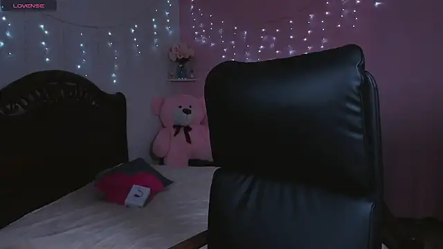 Snapshot of Monica_Smash chatting on December 2024 12:22:01 PM Monica Smash online show from December 2024 12:22:01 PM