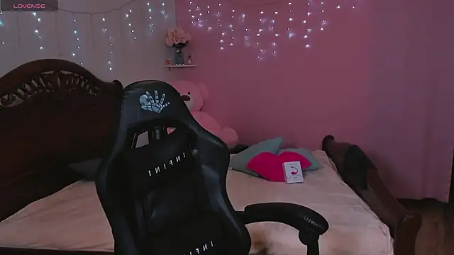 Snapshot of Monica_Smash chatting on December 2024 01:14:01 AM Monica Smash online show from December 2024 01:14:01 AM