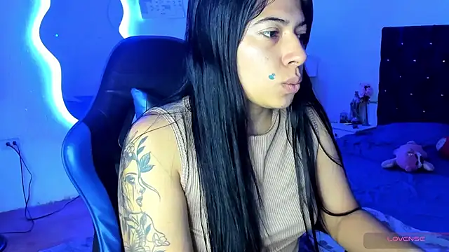 Caro kitty- online show from December 2025 02:33:01 PM