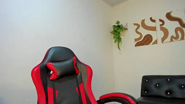 Caro kitty- online show from December 2025 01:01:02 PM