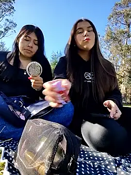 Caro kitty- online show from November 2025 01:04:01 PM