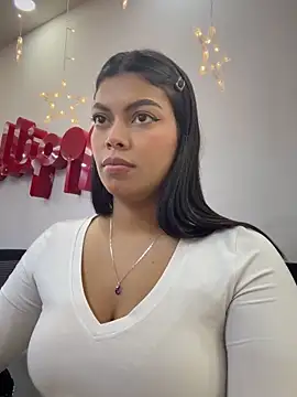 jennifer oliveira online show from December 2025 05:17:02 AM