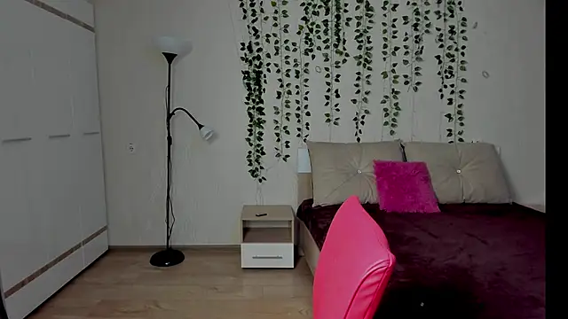 Miss Elsa  online show from October 2025 01:12:02 PM