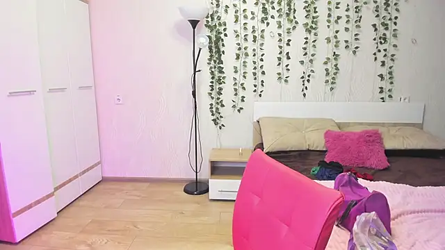 Miss Elsa  online show from October 2025 01:20:01 AM