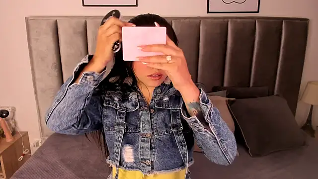 Emmy-Turnner online show from December 2025 11:45:01 AM