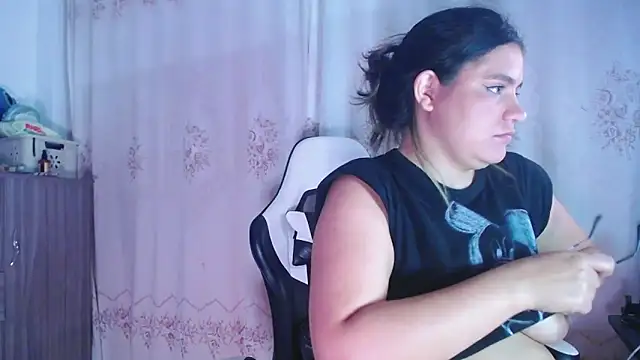 Snapshot of gigiqueen_18 chatting on March 2025 04:07:02 AM gigiqueen 18 online show from March 2025 04:07:02 AM