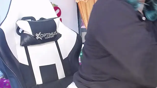 Snapshot of gigiqueen_18 chatting on October 2025 02:58:01 PM gigiqueen 18 online show from October 2025 02:58:01 PM