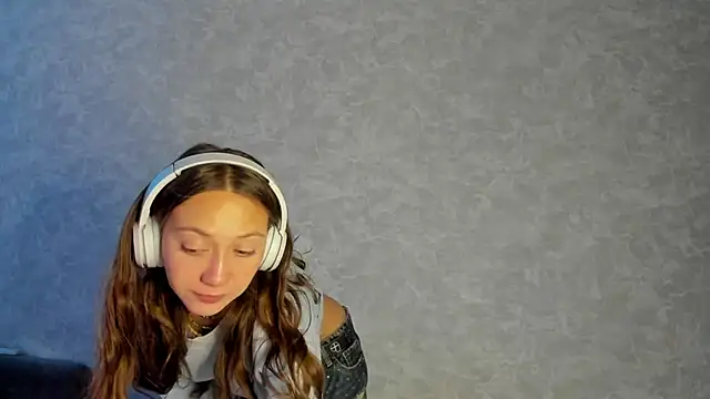 Snapshot of EllaSky_xoxo chatting on October 2025 06:53:02 PM EllaSky xoxo online show from October 2025 06:53:02 PM