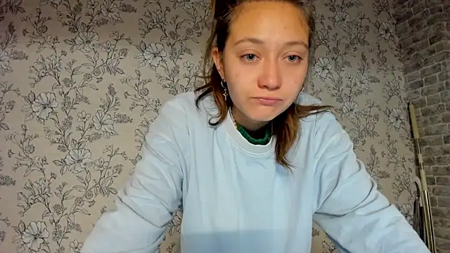 Snapshot of EllaSky_xoxo chatting on October 2025 06:42:01 PM EllaSky xoxo online show from October 2025 06:42:01 PM
