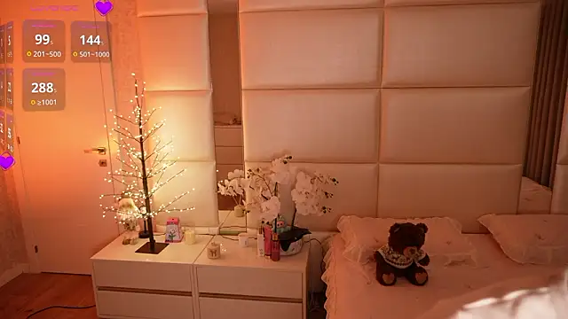 Lilly Colins online show from March 2026 08:02:01 PM