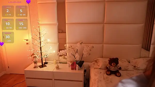 Lilly Colins online show from February 2026 07:25:01 PM